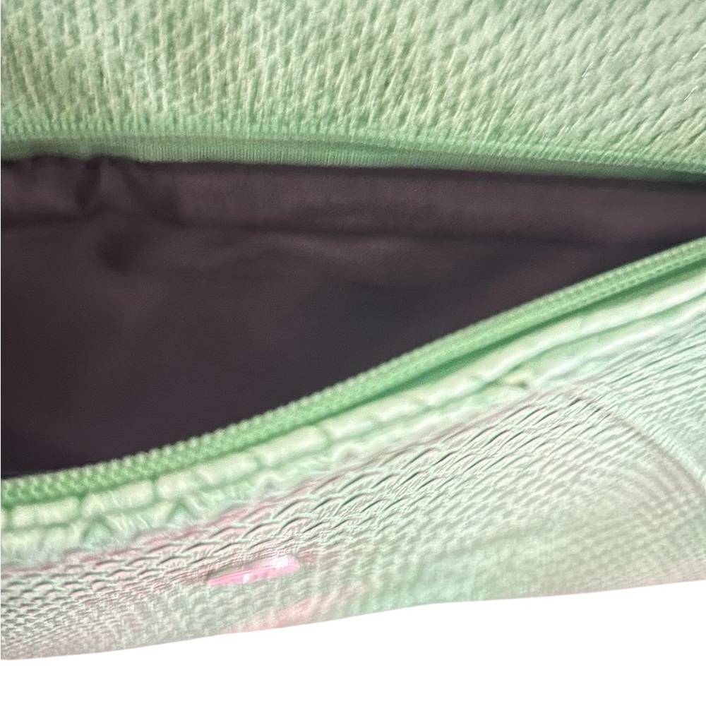 Envelope clutch with dragon scale texture - Picture 3 of 5